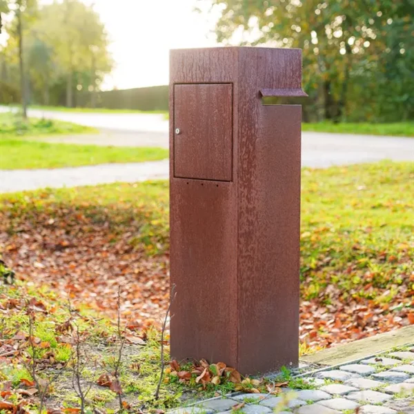 Cortenstaal staande brievenbus Thor