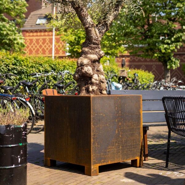 Corten steel planter with legs