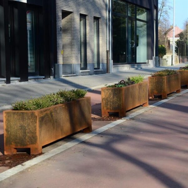 Corten steel planter with legs